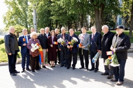 Șefa statului a participat la ceremonia de onorare a Tricolorului alături de Președintele Parlamentului și Primul-ministru