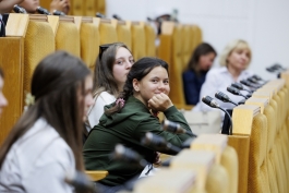  Школьники со всей страны посещают Президентуру Республики Молдова в рамках программы «Европейская экскурсия»