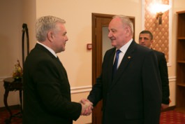 Moldovan president meets minister delegate for Romanians abroad