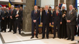 Moldovan president attends solemn parliament meeting on 25th anniversary of Tricolour's designation as State Flag