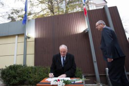 Moldovan president decrees 16 November as mourning day for Paris terror attacks victims